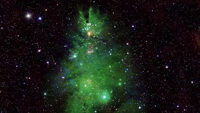 NASA: Το ”Χριστουγεννιάτικο Δέντρο” με αστέρια λάμπει από το διάστημα NASA: Το ”Χριστουγεννιάτικο Δέντρο” με αστέρια λάμπει από το διάστημα