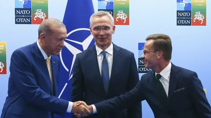 Τουρκία: Ψηφίστηκε από την Επιτροπή Εξωτερικών της Εθνοσυνέλευσης η ένταξη της Σουηδίας στο ΝΑΤΟ Τουρκία: Ψηφίστηκε από την Επιτροπή Εξωτερικών της Εθνοσυνέλευσης η ένταξη της Σουηδίας στο ΝΑΤΟ