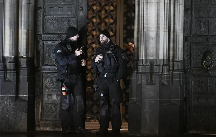 Γερμανία: Συνελήφθη ένας ύποπτος από το Τατζικιστάν για τη σχεδιαζόμενη επίθεση στον καθεδρικό ναό της Κολονίας Γερμανία: Συνελήφθη ένας ύποπτος από το Τατζικιστάν για τη σχεδιαζόμενη επίθεση στον καθεδρικό ναό της Κολονίας