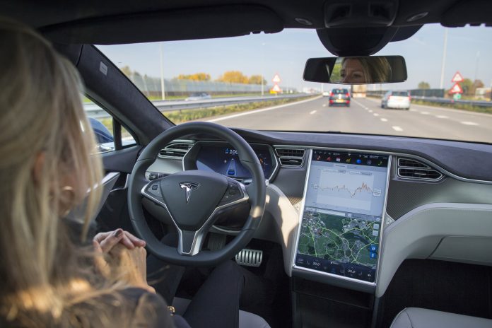 Η Tesla ανακαλεί 2 εκατομμύρια οχήματα στις ΗΠΑ για τις δικλείδες ασφαλείας του Autopilot Η Tesla ανακαλεί 2 εκατομμύρια οχήματα στις ΗΠΑ για τις δικλείδες ασφαλείας του Autopilot