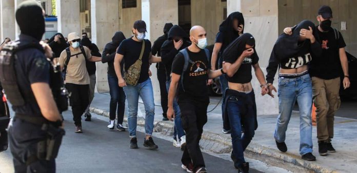 Επεισόδια Νέα Φιλαδέλφεια: Ελεύθεροι και οι 105 χούλιγκαν Επεισόδια Νέα Φιλαδέλφεια: Ελεύθεροι και οι 105 χούλιγκαν