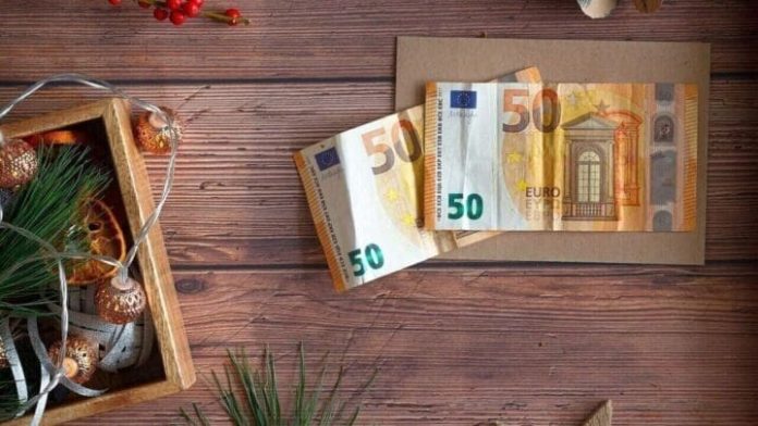 Σήμερα θα δοθεί το επίδομα κοινωνικής αλληλεγγύης ευάλωτων νοικοκυριών – Τρίτη και Πέμπτη θα δοθούν οι συντάξεις Ιανουαρίου – ενόψει εορτών Σήμερα θα δοθεί το επίδομα κοινωνικής αλληλεγγύης ευάλωτων νοικοκυριών – Τρίτη και Πέμπτη θα δοθούν οι συντάξεις Ιανουαρίου – ενόψει εορτών