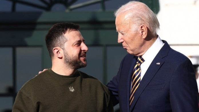 Ο Ζελένσκι ευχαριστεί τον Μπάιντεν για τη βοήθεια των ΗΠΑ Ο Ζελένσκι ευχαριστεί τον Μπάιντεν για τη βοήθεια των ΗΠΑ