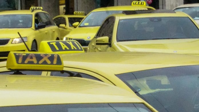 ΣΑΤΑ: Συνεχίζεται και σήμερα η απεργία των ταξί ΣΑΤΑ: Συνεχίζεται και σήμερα η απεργία των ταξί