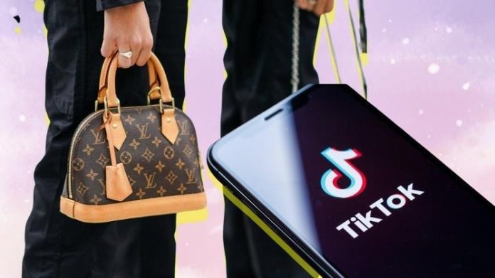 LVMH: Βρίσκεται σε συζητήσεις με το TikTok για τον περιορισμό διακίνησης προϊόντων μαϊμού LVMH: Βρίσκεται σε συζητήσεις με το TikTok για τον περιορισμό διακίνησης προϊόντων μαϊμού