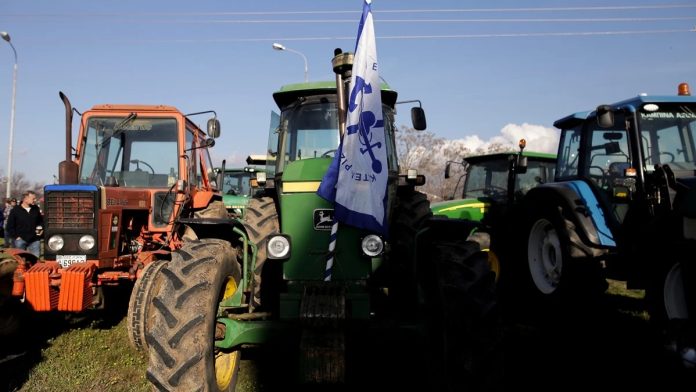 «Φουντώνει» η σύγκρουση κυβέρνησης – αγροτών: «Παράθυρο» από το Μαξίμου για πρόσθετα μέτρα στήριξης «Φουντώνει» η σύγκρουση κυβέρνησης – αγροτών: «Παράθυρο» από το Μαξίμου για πρόσθετα μέτρα στήριξης