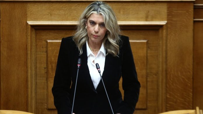 Καραμανλή: ”Θα καταψηφίσω τη ρύθμιση για τα ομόφυλα ζευγάρια ακόμα και αν μπει κομματική πειθαρχία” Καραμανλή: ”Θα καταψηφίσω τη ρύθμιση για τα ομόφυλα ζευγάρια ακόμα και αν μπει κομματική πειθαρχία”