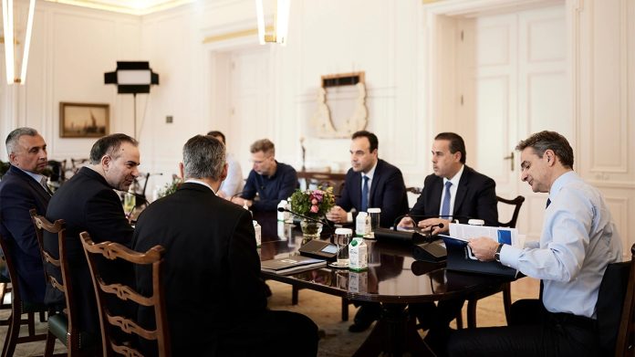 Μέγαρο Μαξίμου: Σύσκεψη για την εξέλιξη της Παραγωγικής Τεχνητής Νοημοσύνης στην Ελλάδα Μέγαρο Μαξίμου: Σύσκεψη για την εξέλιξη της Παραγωγικής Τεχνητής Νοημοσύνης στην Ελλάδα