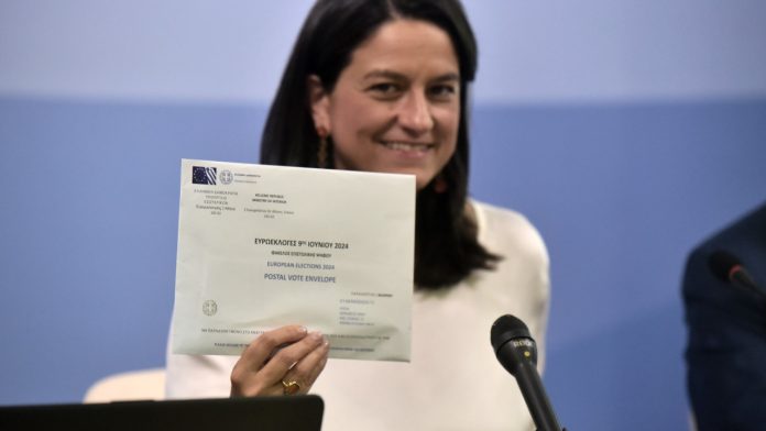 Στην Κύπρο μεταβαίνει η Νίκη Κεραμέως προκειμένου να ενημερώσει Έλληνες εκλογείς σχετικά με την επιστολική ψήφο Στην Κύπρο μεταβαίνει η Νίκη Κεραμέως προκειμένου να ενημερώσει Έλληνες εκλογείς σχετικά με την επιστολική ψήφο
