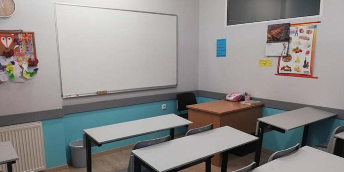 Καταργείται η αργία των Τριών Ιεραρχών για τα φροντιστήρια και τα κέντρα ξένων γλωσσών Καταργείται η αργία των Τριών Ιεραρχών για τα φροντιστήρια και τα κέντρα ξένων γλωσσών