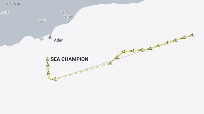 Το υπό ελληνική σημαία φορτηγό πλοίο “Sea Champion” εκφορτώνει ανθρωπιστική βοήθεια στην Υεμένη Το υπό ελληνική σημαία φορτηγό πλοίο “Sea Champion” εκφορτώνει ανθρωπιστική βοήθεια στην Υεμένη