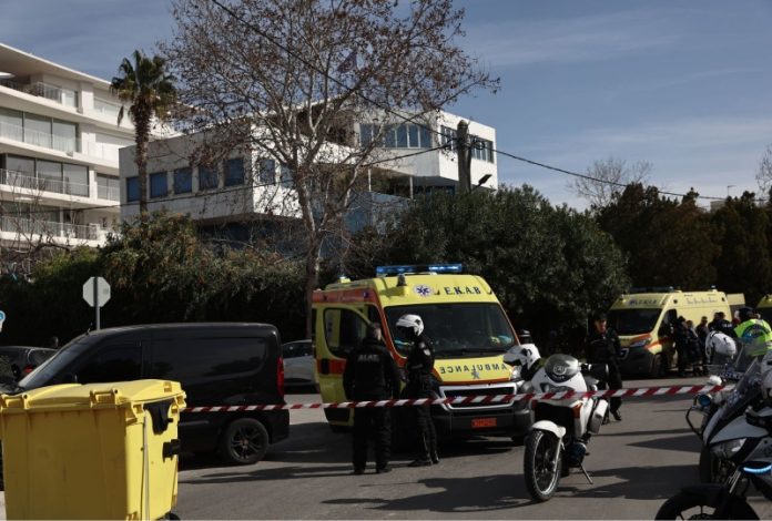 Τραγωδία στη Γλυφάδα: Νεκρός ο δράστης της ένοπλης επίθεσης – Συνολικά τέσσερις οι νεκροί Τραγωδία στη Γλυφάδα: Νεκρός ο δράστης της ένοπλης επίθεσης – Συνολικά τέσσερις οι νεκροί