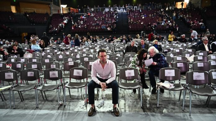 Κασσελάκης: ”Θα μείνω στην Ελλάδα και στο κόμμα 1.000%, θα γίνω πρωθυπουργός” Κασσελάκης: ”Θα μείνω στην Ελλάδα και στο κόμμα 1.000%, θα γίνω πρωθυπουργός”