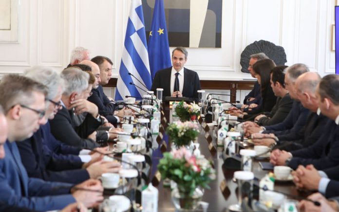 Μητσοτάκης στο υπουργικό: ”Αναμένουμε μείωση των αρχικών τιμών σε 1.500 πρόιοντα από αρχές Μαρτίου” Μητσοτάκης στο υπουργικό: ”Αναμένουμε μείωση των αρχικών τιμών σε 1.500 πρόιοντα από αρχές Μαρτίου”