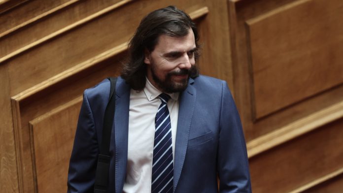 ΣΥΡΙΖΑ: Η αποχώρηση του βουλευτή Πέτρου Παππά από το συνέδριο ΣΥΡΙΖΑ: Η αποχώρηση του βουλευτή Πέτρου Παππά από το συνέδριο