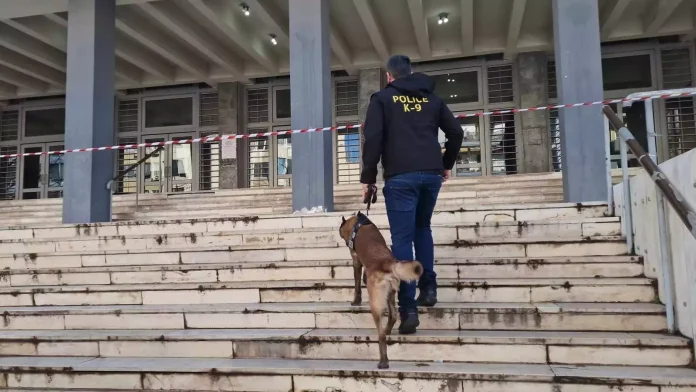 Θεσσαλονίκη: Ανάληψη ευθύνης από την “Ένοπλη Απάντηση” για τον φάκελο-βόμβα στην πρόεδρο εφετών Θεσσαλονίκη: Ανάληψη ευθύνης από την “Ένοπλη Απάντηση” για τον φάκελο-βόμβα στην πρόεδρο εφετών