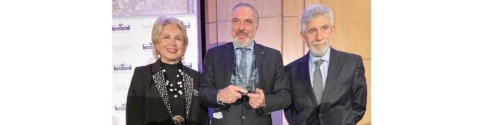 Ο Έλληνας εφοπλιστής Νίκος Τσάκος τιμήθηκε με ένα από τα βραβεία της Capital Link Ο Έλληνας εφοπλιστής Νίκος Τσάκος τιμήθηκε με ένα από τα βραβεία της Capital Link