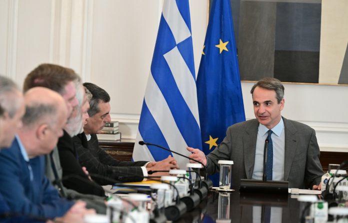 Μητσοτάκης στο υπουργικό συμβούλιο: ”Στα 830 ευρώ αυξάνεται ο κατώτατος μισθός από 1η Απριλίου” Μητσοτάκης στο υπουργικό συμβούλιο: ”Στα 830 ευρώ αυξάνεται ο κατώτατος μισθός από 1η Απριλίου”
