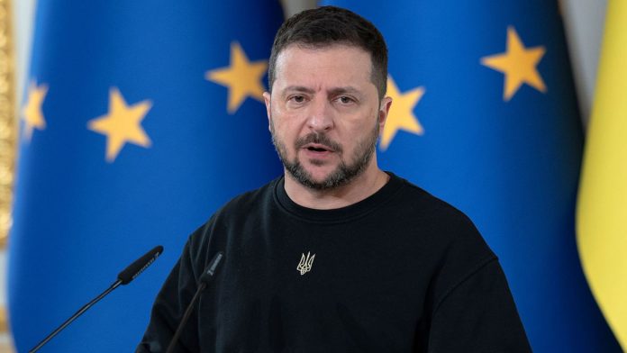 Ο Ζελένσκι απολύει ανώτερους Ουκρανούς αξιωματούχους που συνδέονται με τις ΗΠΑ Ο Ζελένσκι απολύει ανώτερους Ουκρανούς αξιωματούχους που συνδέονται με τις ΗΠΑ