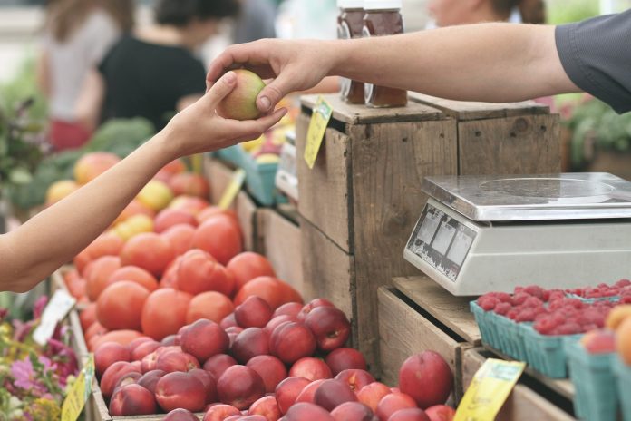 Οι τιμές υποχωρούν αλλά όχι στα τρόφιμα Οι τιμές υποχωρούν αλλά όχι στα τρόφιμα