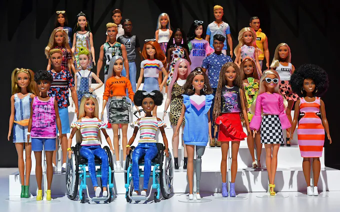 Η Barbie γίνεται 65 ετών σε έναν κόσμο τεράστιας ποικιλομορφίας κούκλας Η Barbie γίνεται 65 ετών σε έναν κόσμο τεράστιας ποικιλομορφίας κούκλας