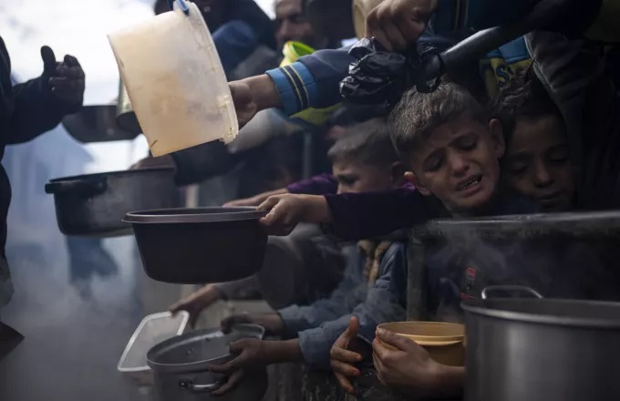 ΟΗΕ: Πιθανό έγκλημα πολέμου οι περιορισμοί στη βοήθεια που επιβάλλει το Ισραήλ στη Γάζα ΟΗΕ: Πιθανό έγκλημα πολέμου οι περιορισμοί στη βοήθεια που επιβάλλει το Ισραήλ στη Γάζα