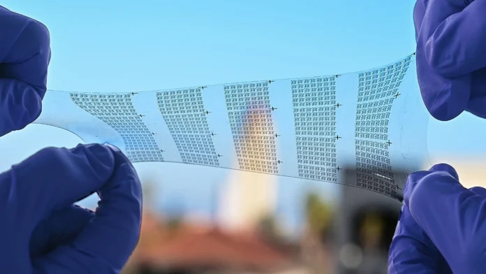 Νέες «εύκαμπτες» φορετές συσκευές θα μπορούν να παρακολουθούν την υγεία ασθενών Νέες «εύκαμπτες» φορετές συσκευές θα μπορούν να παρακολουθούν την υγεία ασθενών