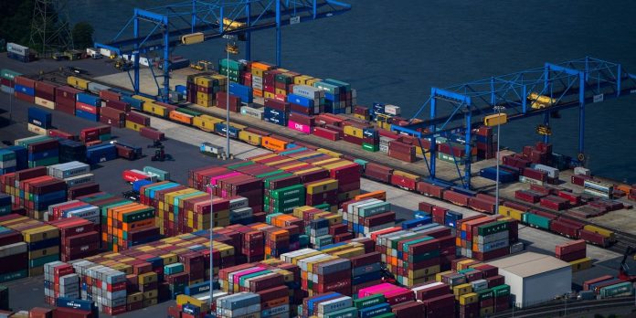 Το γερμανικό εμπορικό πλεόνασμα στα 13,4 δισ. ευρώ τον Οκτώβριο Το γερμανικό εμπορικό πλεόνασμα στα 13,4 δισ. ευρώ τον Οκτώβριο