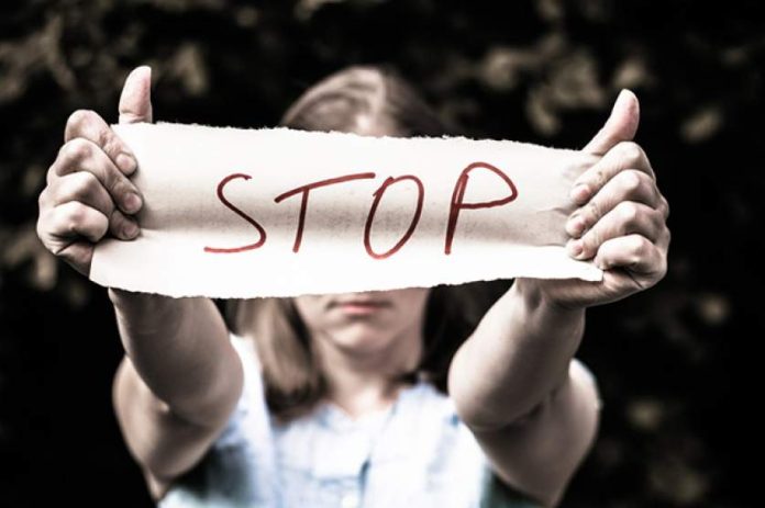 Εγκρίθηκαν οι πρώτοι κανόνες της ΕΕ ενάντια στη βία κατά γυναικών Εγκρίθηκαν οι πρώτοι κανόνες της ΕΕ ενάντια στη βία κατά γυναικών