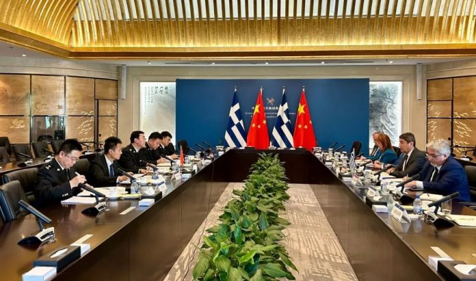 Ελλάδα – Κίνα: Υπογραφή δύο πρωτοκόλλων συνεργασίας στον τομέα των αλιευμάτων Ελλάδα – Κίνα: Υπογραφή δύο πρωτοκόλλων συνεργασίας στον τομέα των αλιευμάτων