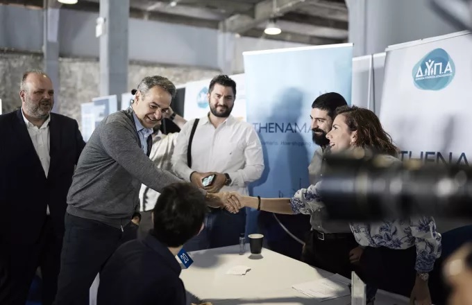 Μητσοτάκης: ”Στη χώρα η ανεργία μειώνεται και οι μισθοί αυξάνονται” Μητσοτάκης: ”Στη χώρα η ανεργία μειώνεται και οι μισθοί αυξάνονται”