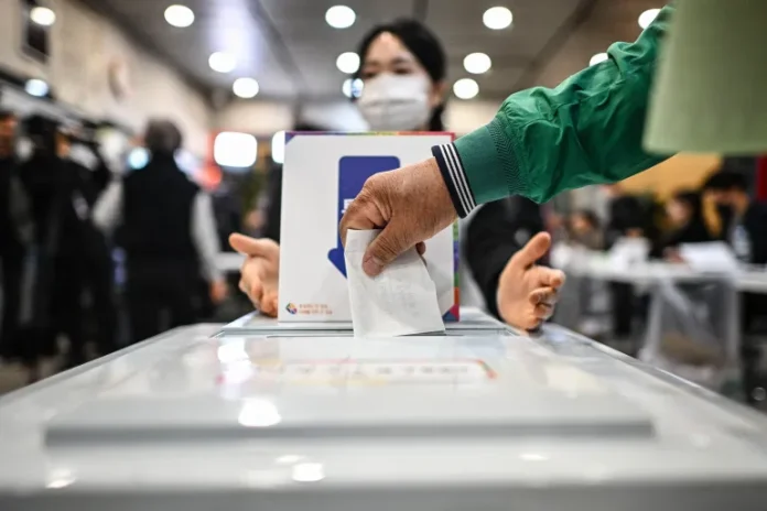 Exit polls: Η αντιπολίτευση της Νότιας Κορέας θα κερδίσει την πλειοψηφία στις εκλογές Exit polls: Η αντιπολίτευση της Νότιας Κορέας θα κερδίσει την πλειοψηφία στις εκλογές