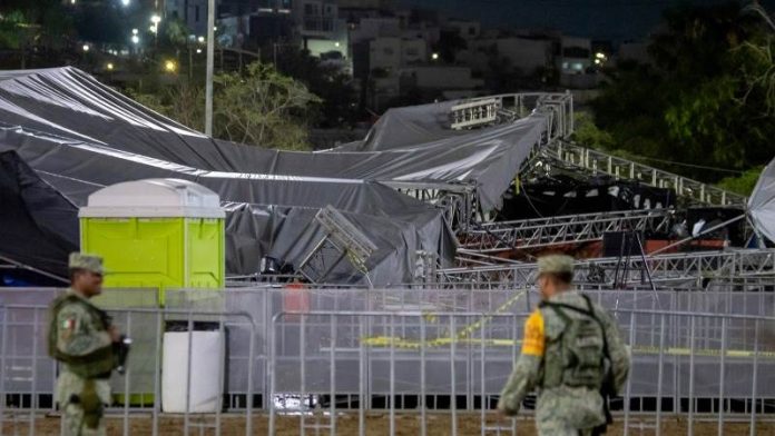 Ο αριθμός των νεκρών από την κατάρρευση σκηνής στο Μεξικό αυξήθηκε σε εννέα Ο αριθμός των νεκρών από την κατάρρευση σκηνής στο Μεξικό αυξήθηκε σε εννέα