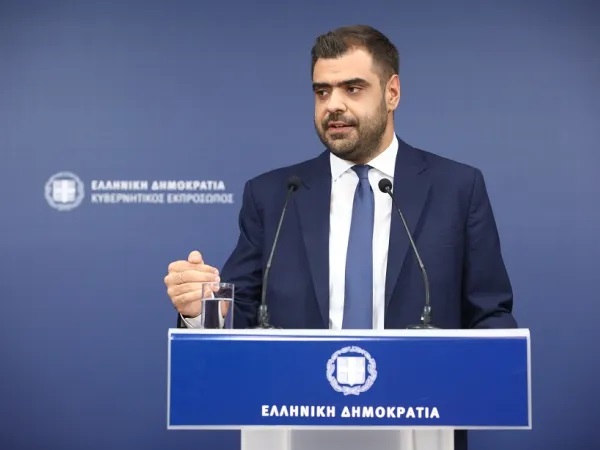 Μαρινάκης: Παραμένει ο Έλληνας πρέσβης στη Δαμασκό, βρίσκεται σε επικοινωνία με το ΥΠΕΞ Μαρινάκης: Παραμένει ο Έλληνας πρέσβης στη Δαμασκό, βρίσκεται σε επικοινωνία με το ΥΠΕΞ