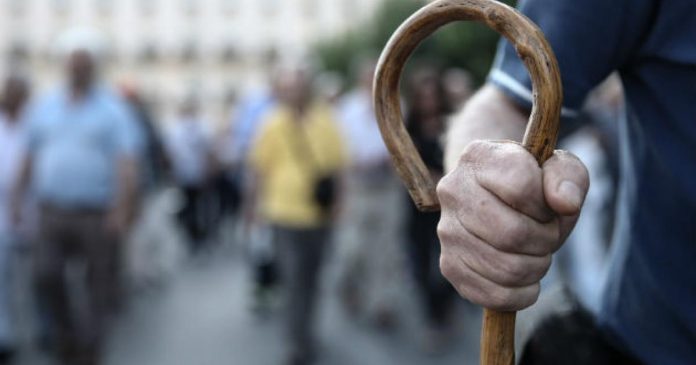 ΔιαΝΕΟσις: Πόσοι είναι που αγγίζουν τα όρια της φτώχειας σε κάθε ελληνική περιφέρεια ΔιαΝΕΟσις: Πόσοι είναι που αγγίζουν τα όρια της φτώχειας σε κάθε ελληνική περιφέρεια
