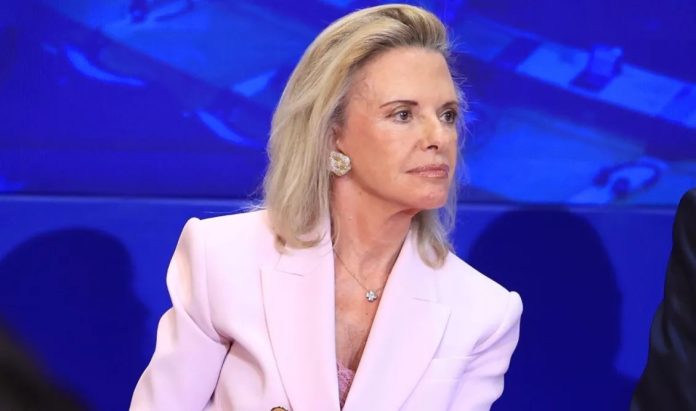 Βόζεμπεργκ: Η κ. Σιλιάνοφσκα έβαλε τα χέρια της και έβγαλε τα μάτια της Βόζεμπεργκ: Η κ. Σιλιάνοφσκα έβαλε τα χέρια της και έβγαλε τα μάτια της