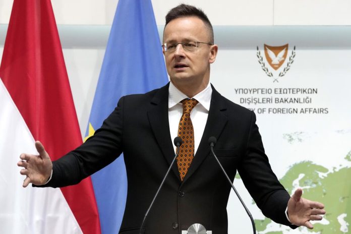 Η Ουγγαρία δεν θα εγκρίνει κυρώσεις για την πυρηνική ενέργεια στη Ρωσία Hungarian Foreign Minister Peter Szijjarto