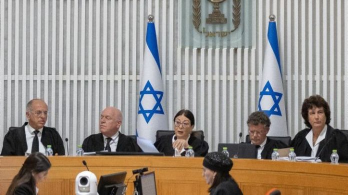 Το Ισραήλ θα καταργήσει σταδιακά τη χρήση του στρατοπέδου κράτησης στην έρημο Το Ισραήλ θα καταργήσει σταδιακά τη χρήση του στρατοπέδου κράτησης στην έρημο