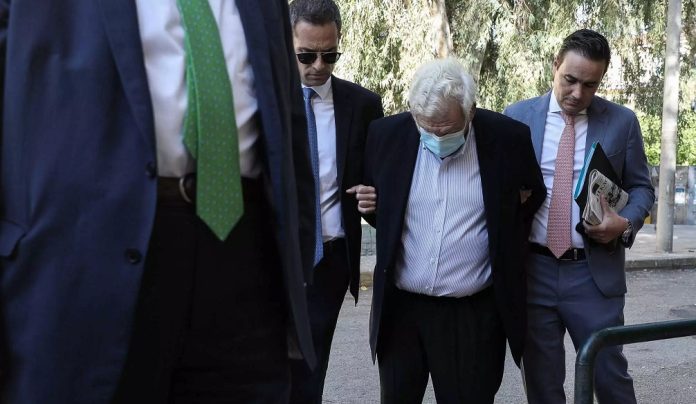 Folli Follie: Ένοχοι για κακουργήματα ο Δημήτρης, ο Τζώρτζης και η Καίτη Κουτσολιούτσου και 2 συνεργάτες τους Folli Follie: Ένοχοι για κακουργήματα ο Δημήτρης, ο Τζώρτζης και η Καίτη Κουτσολιούτσου και 2 συνεργάτες τους