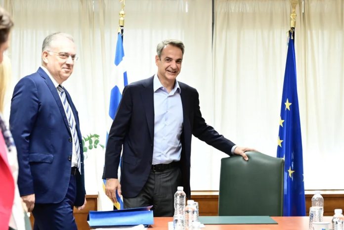 Επίσκεψη Μητσοτάκη στο υπουργείο Ανάπτυξης Επίσκεψη Μητσοτάκη στο υπουργείο Ανάπτυξης