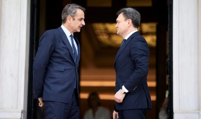 Μητσοτάκης: Συναντήθηκε με τον Μολδαβό ομόλογό του στο Μέγαρο Μαξίμου Μητσοτάκης: Συναντήθηκε με τον Μολδαβό ομόλογό του στο Μέγαρο Μαξίμου