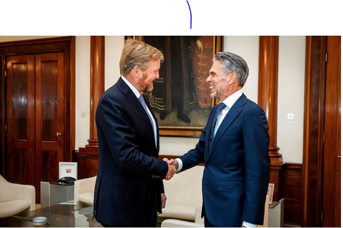Ορκίζεται νέος πρωθυπουργός στο Ολλανδικό Βασίλειο Ορκίζεται νέος πρωθυπουργός στο Ολλανδικό Βασίλειο