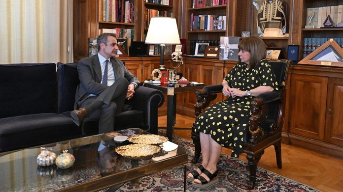 Μητσοτάκης σε Σακελλαροπούλου: Στόχος η επιμονή στο μέτωπο της τιθάσευσης των τιμών Μητσοτάκης σε Σακελλαροπούλου: Στόχος η επιμονή στο μέτωπο της τιθάσευσης των τιμών
