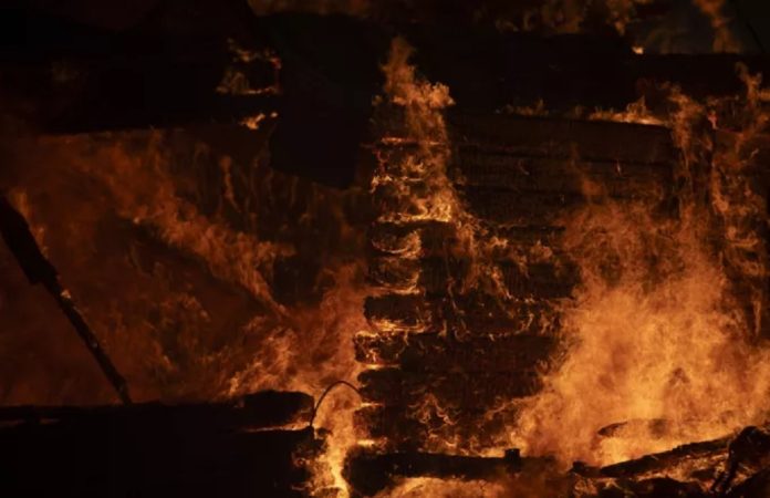 Εκατόν τέσσερις έως τώρα οι ακατάλληλες προς χρήση κατοικίες στις πυρόπληκτες περιοχές της ΒΑ Αττικής Εκατόν τέσσερις έως τώρα οι ακατάλληλες προς χρήση κατοικίες στις πυρόπληκτες περιοχές της ΒΑ Αττικής