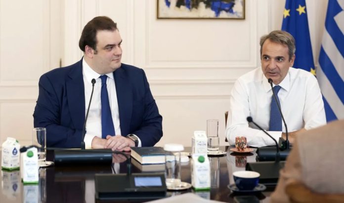 Σύσκεψη υπό τον Μητσοτάκη με τον Πιερρακάκη για τις 11 αλλαγές εν όψει της νέας σχολικής χρονιάς Σύσκεψη υπό τον Μητσοτάκη με τον Πιερρακάκη για τις 11 αλλαγές εν όψει της νέας σχολικής χρονιάς