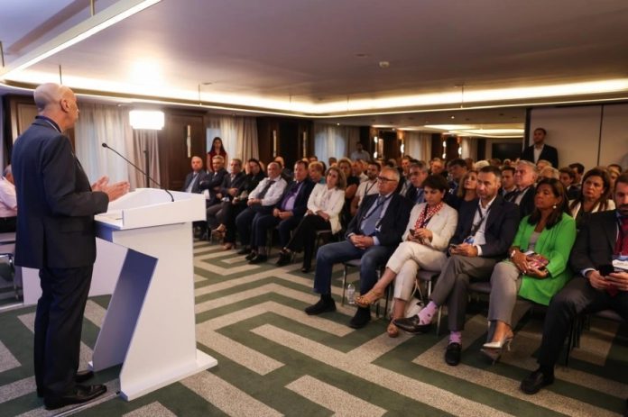 Γιάννης Μπρατάκος: Παρουσίασε τους υποψήφιους του συνδυασμού «Άλμα Μπροστά» στις εκλογές του ΕΒΕΑ Γιάννης Μπρατάκος: Παρουσίασε τους υποψήφιους του συνδυασμού «Άλμα Μπροστά» στις εκλογές του ΕΒΕΑ