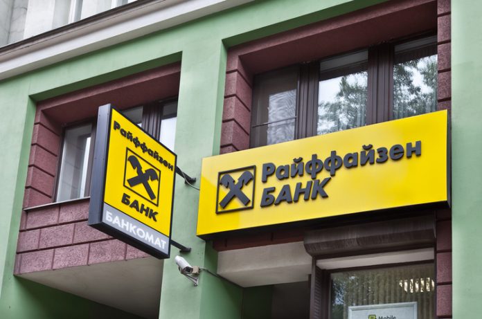 Η Raiffeisen Bank μειώνει τη ρωσικό «άνοιγμα» εν μέσω πιέσεων της ΕΚΤ Η Raiffeisen Bank μειώνει τη ρωσικό «άνοιγμα» εν μέσω πιέσεων της ΕΚΤ