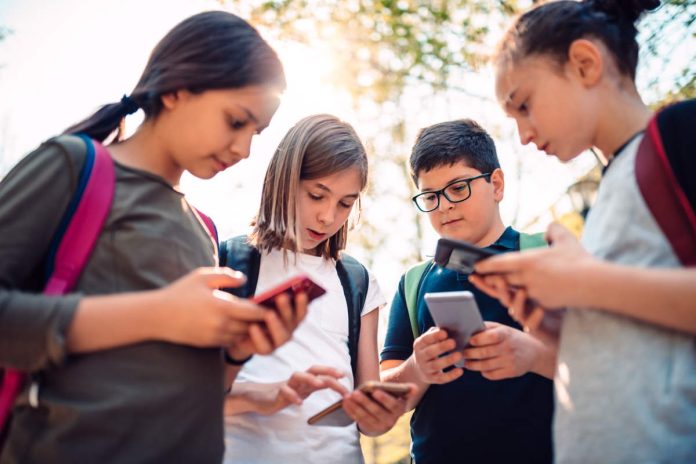 Γαλλία: Ολοκληρωτική απαγόρευση social media σε ανηλίκους κάτω των 15 – Νέο ευρωπαϊκό σημείο καμπής Γαλλία: Ολοκληρωτική απαγόρευση social media σε ανηλίκους κάτω των 15 – Νέο ευρωπαϊκό σημείο καμπής
