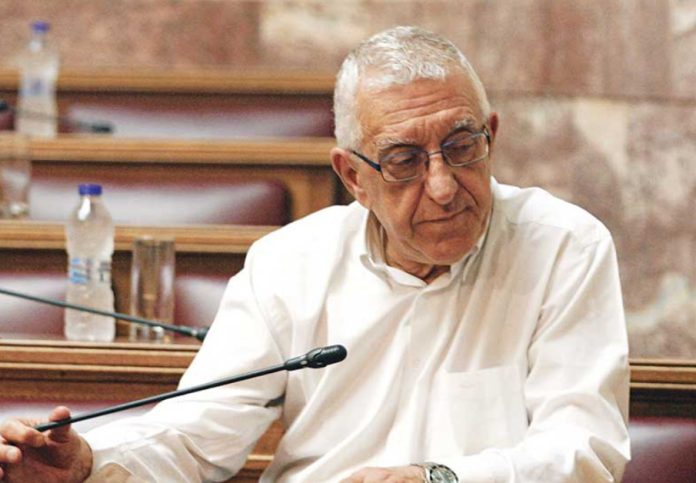 ΠΑΣΟΚ βάζει στο στόχαστρο Κακλαμάνη για τις Ανεξάρτητες Αρχές και τα «θεσμικά αντίβαρα» ΠΑΣΟΚ βάζει στο στόχαστρο Κακλαμάνη για τις Ανεξάρτητες Αρχές και τα «θεσμικά αντίβαρα»