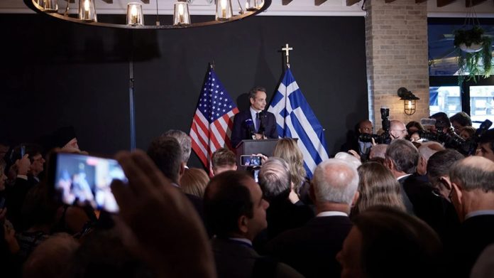 Μητσοτάκης σε ομογενείς: Ελάτε να επενδύσετε στην Ελλάδα Μητσοτάκης σε ομογενείς: Ελάτε να επενδύσετε στην Ελλάδα